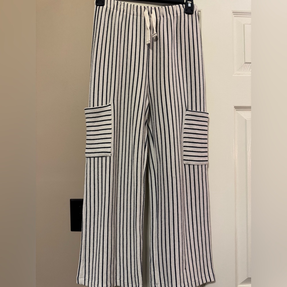 Strip blue & cream crop pants